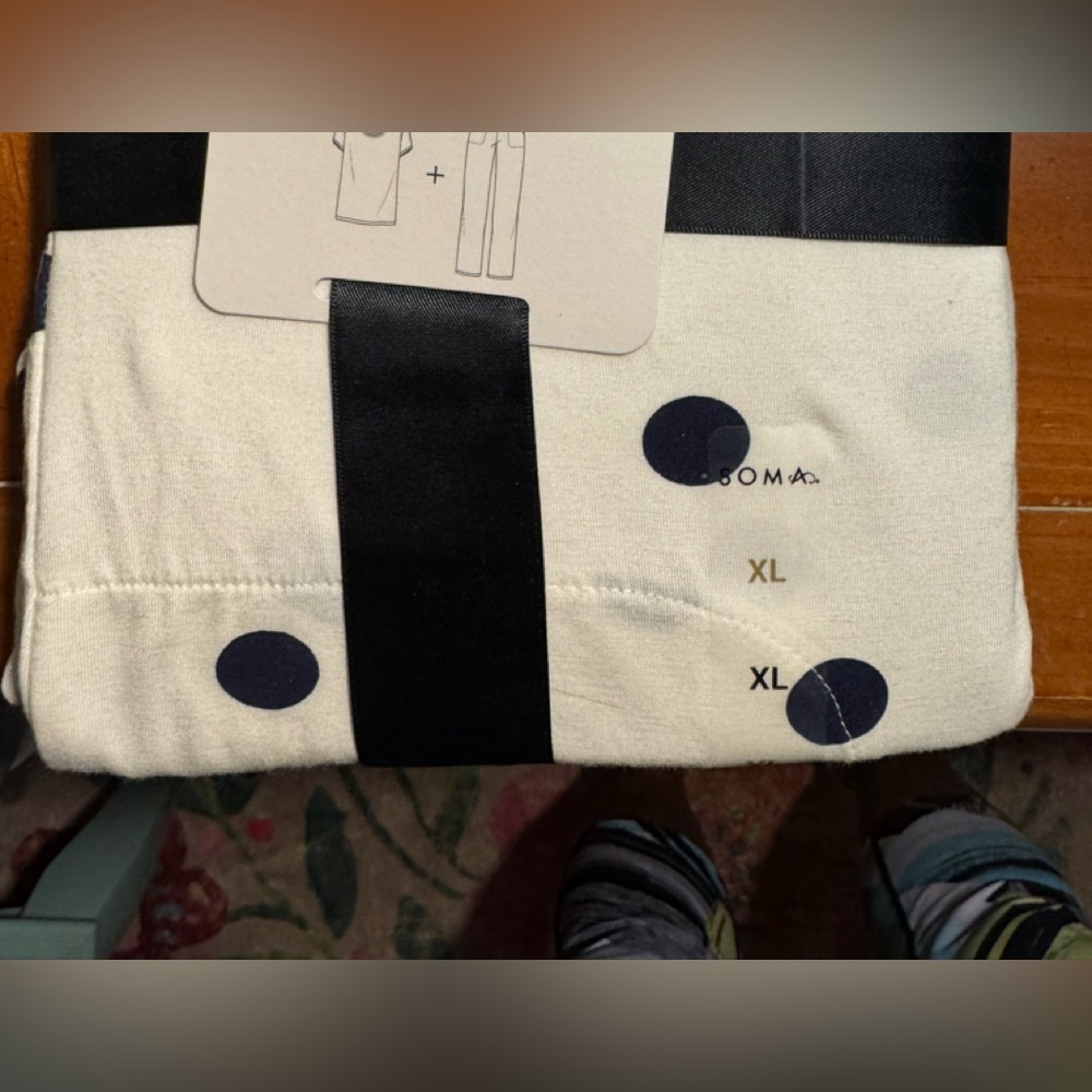 Soma cool nights pajama set size XL cream with navy polka dots and solid bottom